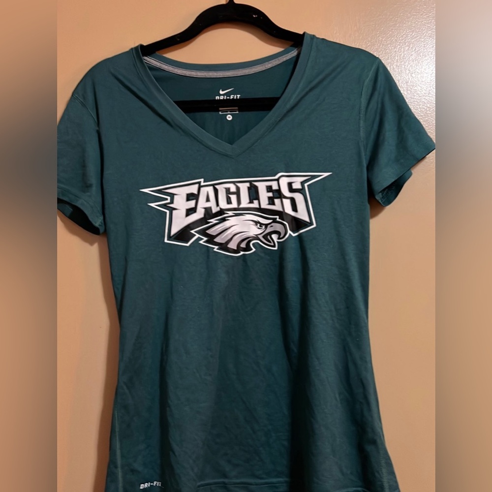 Eagles nike dri-fit short sleeved shirt size medium green
